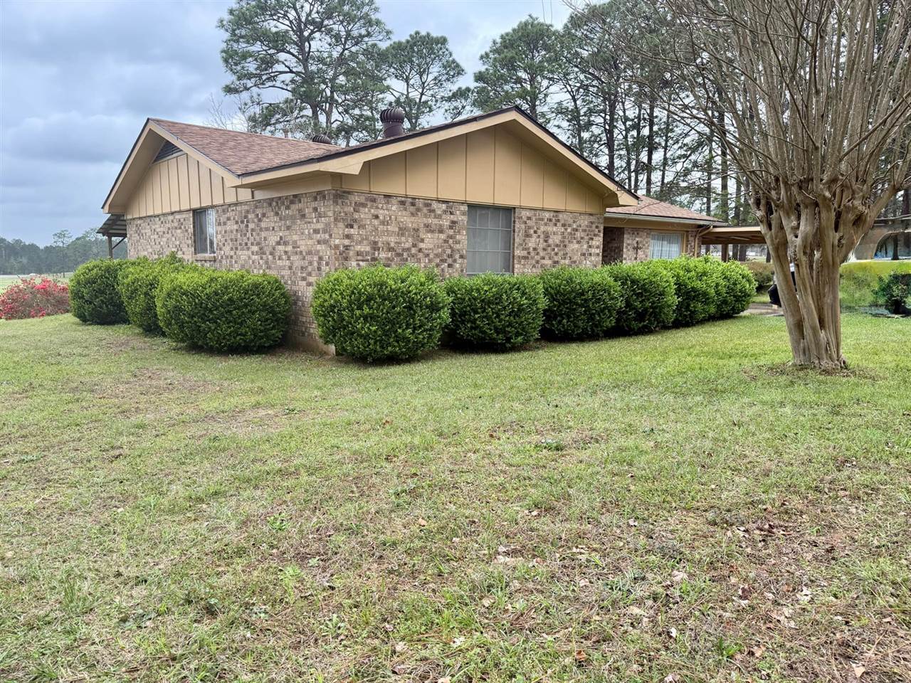 225 Country Club Rd, Leesville, LA 71446