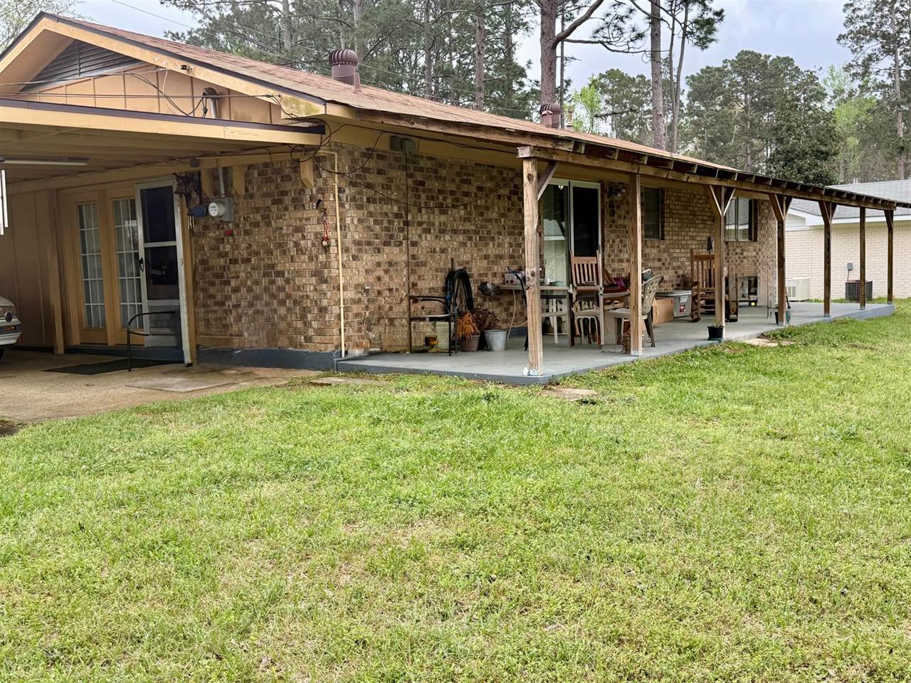 225 Country Club Rd, Leesville, LA 71446