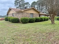225 Country Club Rd, Leesville, LA 71446