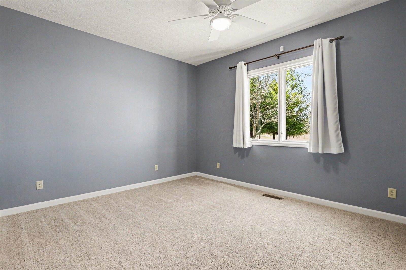 1855 Spring Valley Road, London, OH 43140