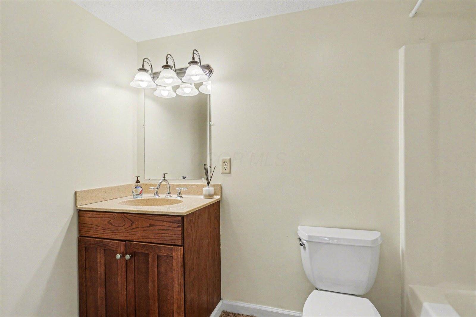 1855 Spring Valley Road, London, OH 43140