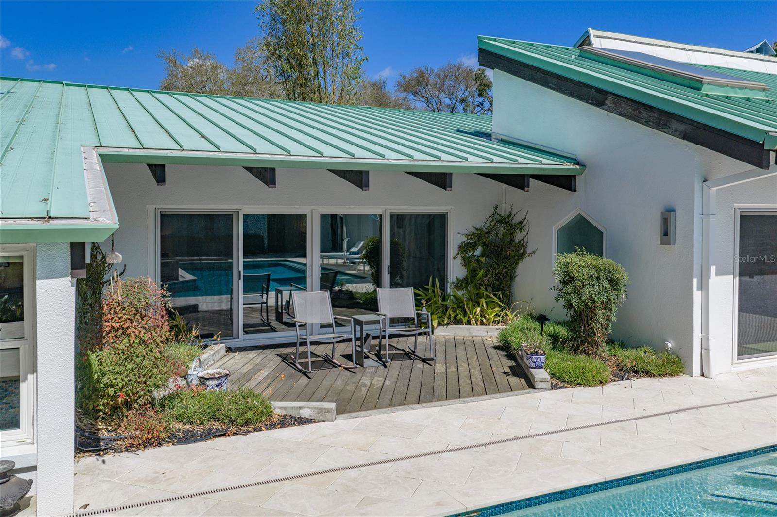 1200 45TH Avenue North, Saint Petersburg, FL 33703