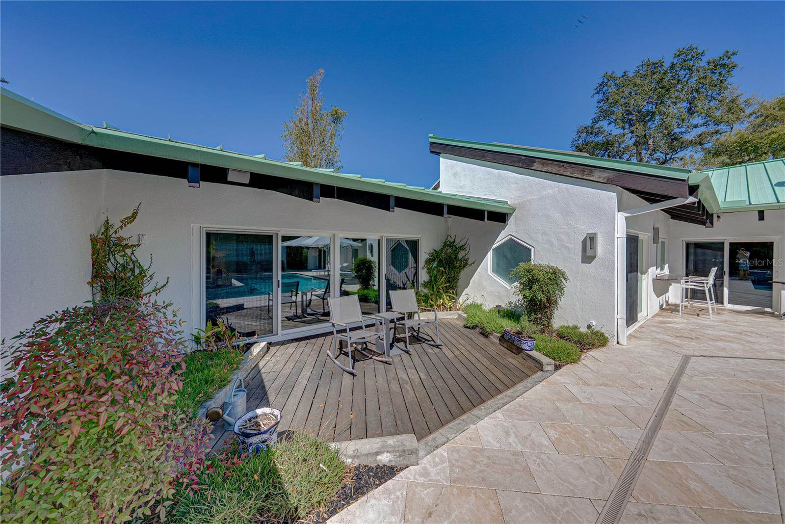 1200 45TH Avenue North, Saint Petersburg, FL 33703