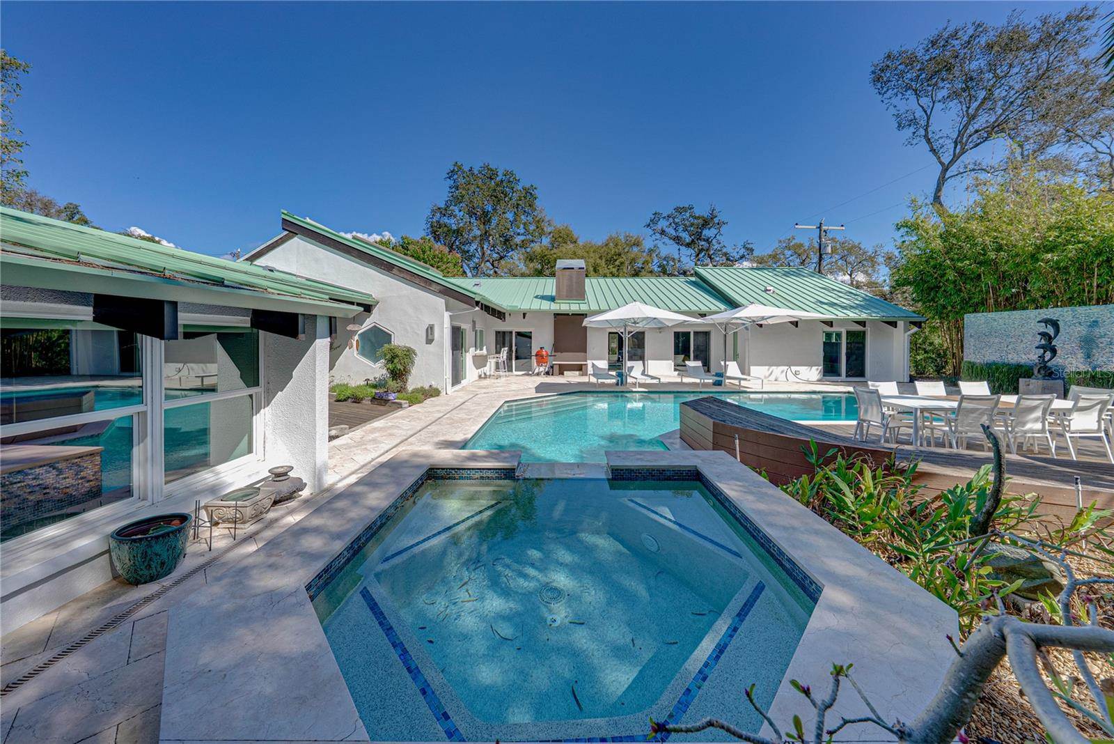 1200 45TH Avenue North, Saint Petersburg, FL 33703