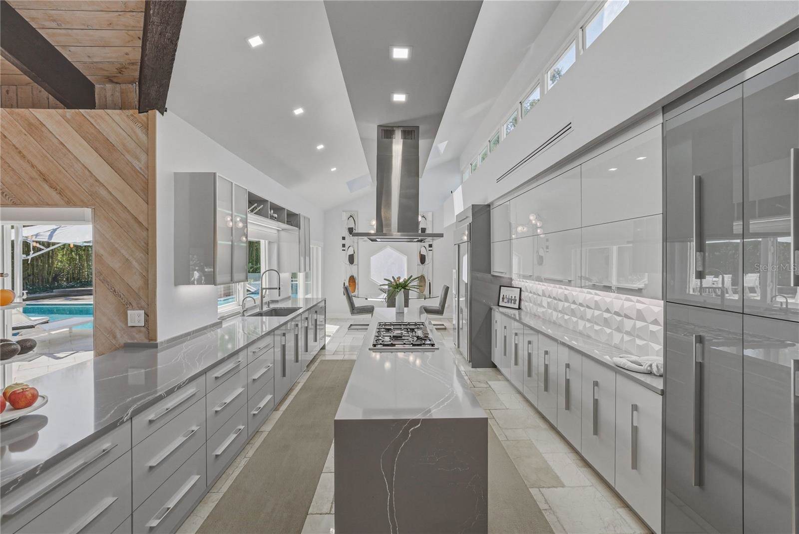 1200 45TH Avenue North, Saint Petersburg, FL 33703