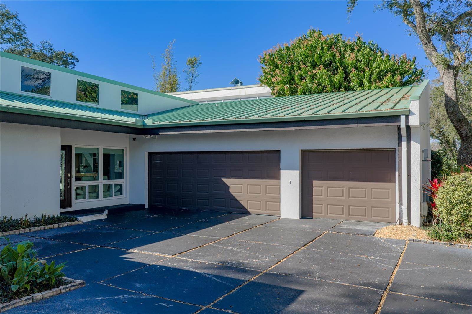 1200 45TH Avenue North, Saint Petersburg, FL 33703