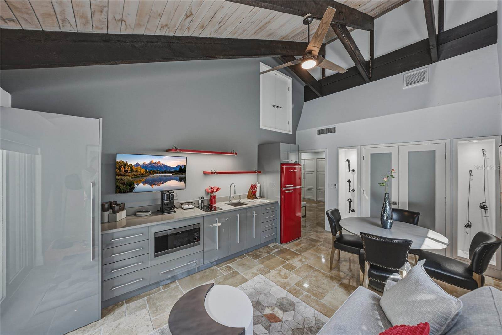 1200 45TH Avenue North, Saint Petersburg, FL 33703