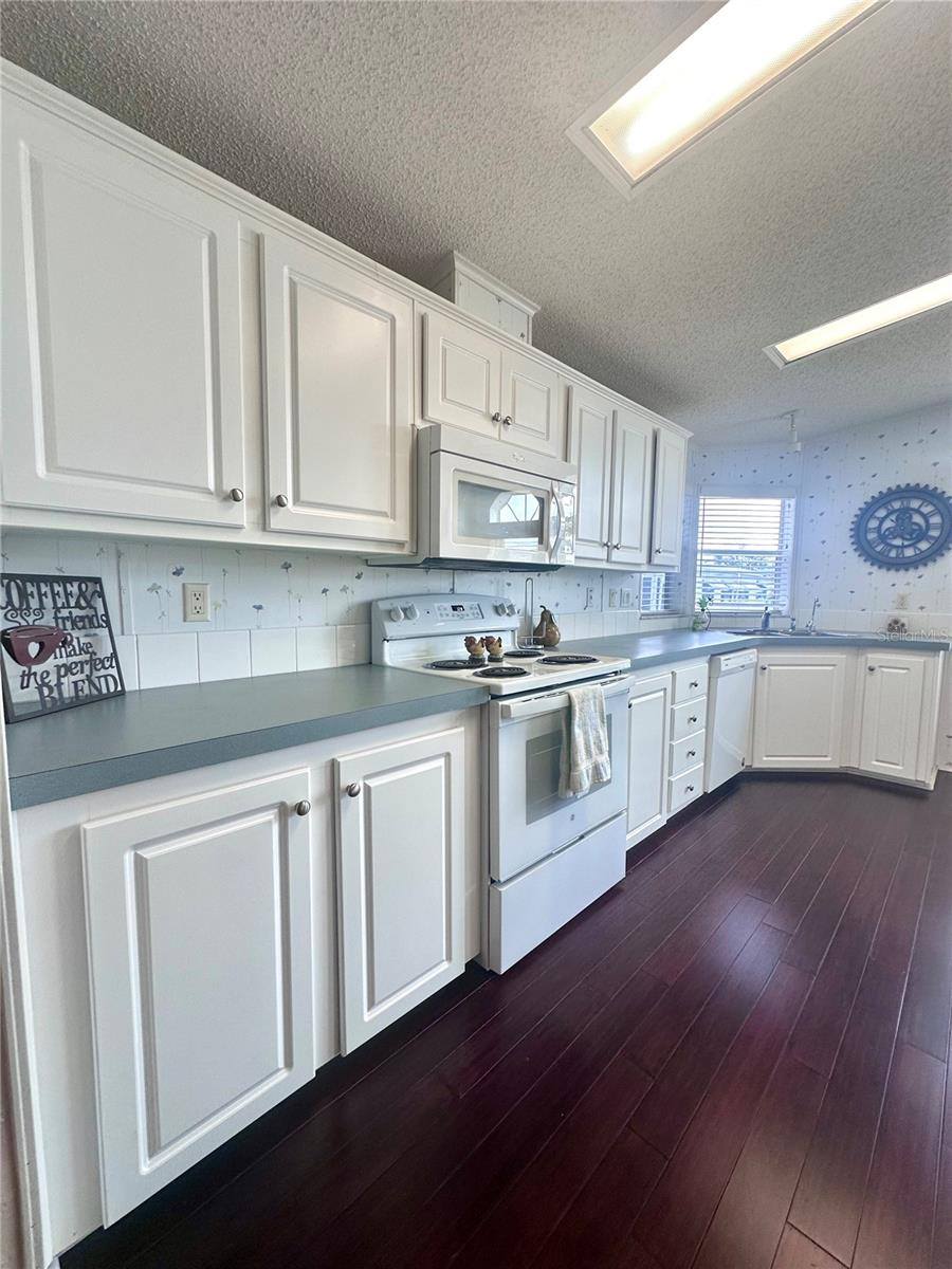 1100 Belcher Road South, #406, Largo, FL 33771