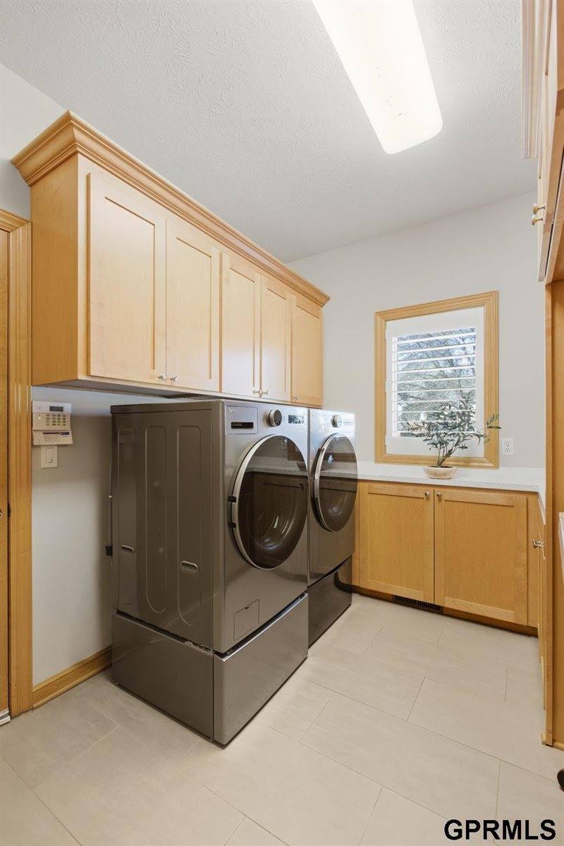 5911 South 119 Plaza, Omaha, NE 68137