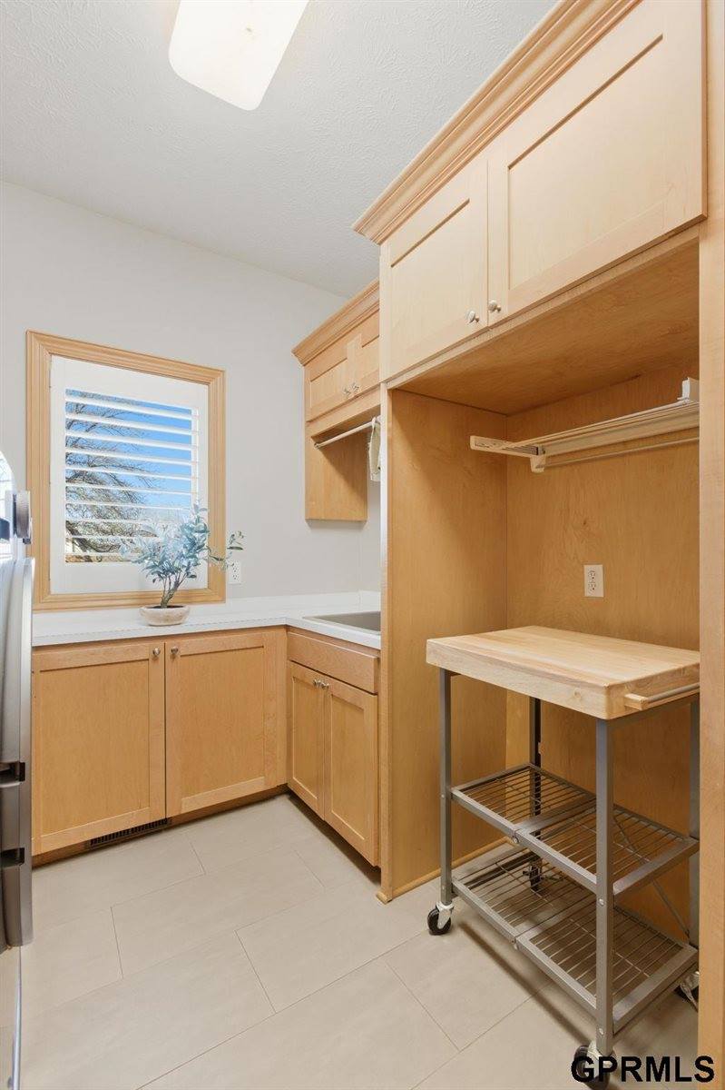 5911 South 119 Plaza, Omaha, NE 68137