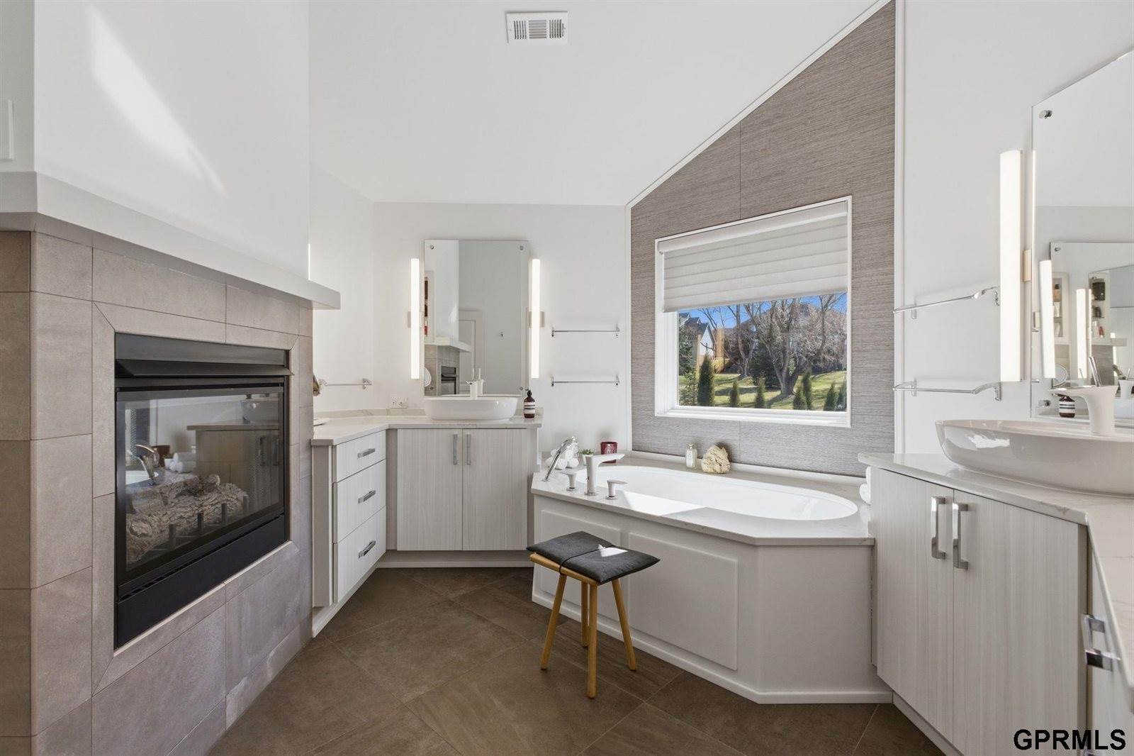 5911 South 119 Plaza, Omaha, NE 68137