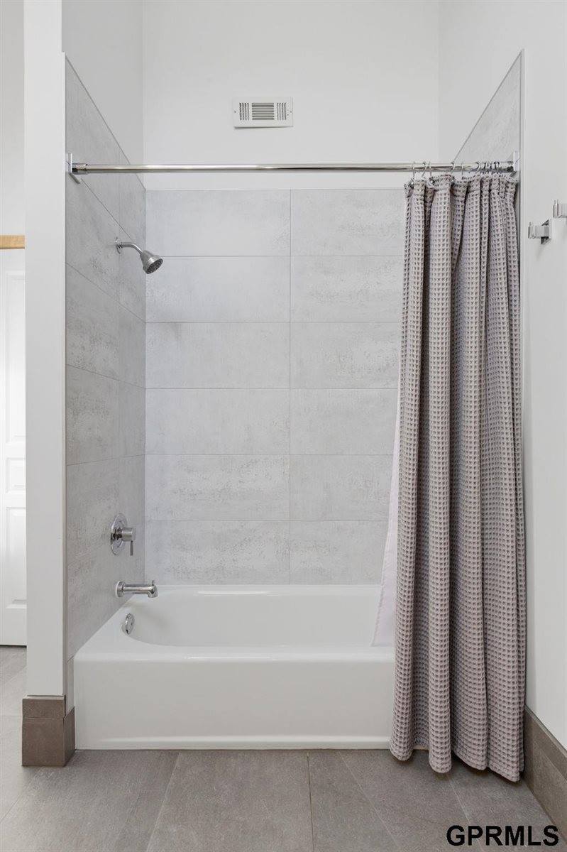 5911 South 119 Plaza, Omaha, NE 68137