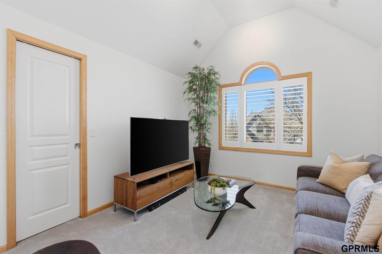 5911 South 119 Plaza, Omaha, NE 68137