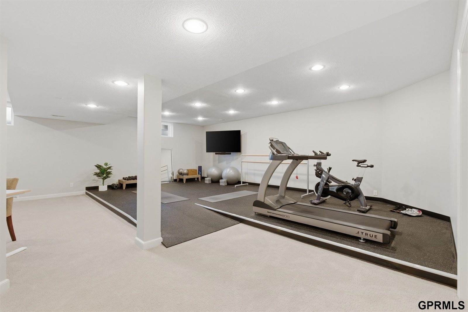 5911 South 119 Plaza, Omaha, NE 68137