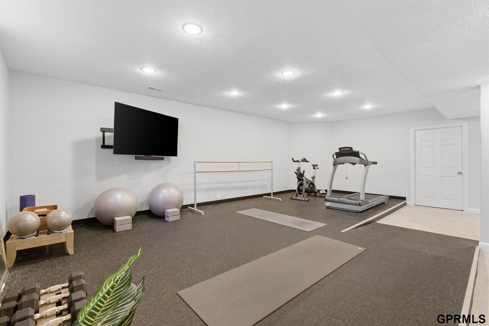 5911 South 119 Plaza, Omaha, NE 68137