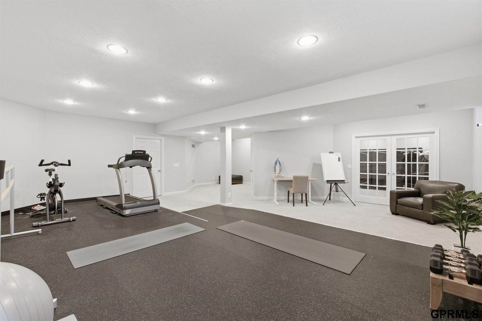 5911 South 119 Plaza, Omaha, NE 68137