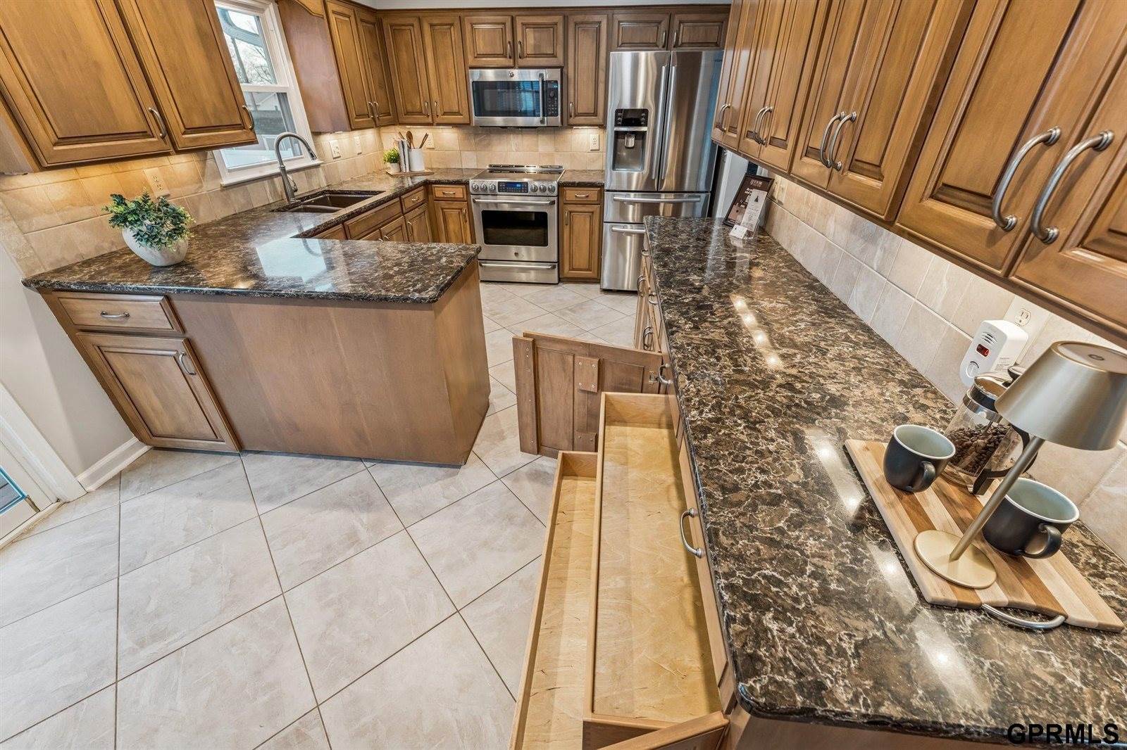 9916 Nina Street, Omaha, NE 68124