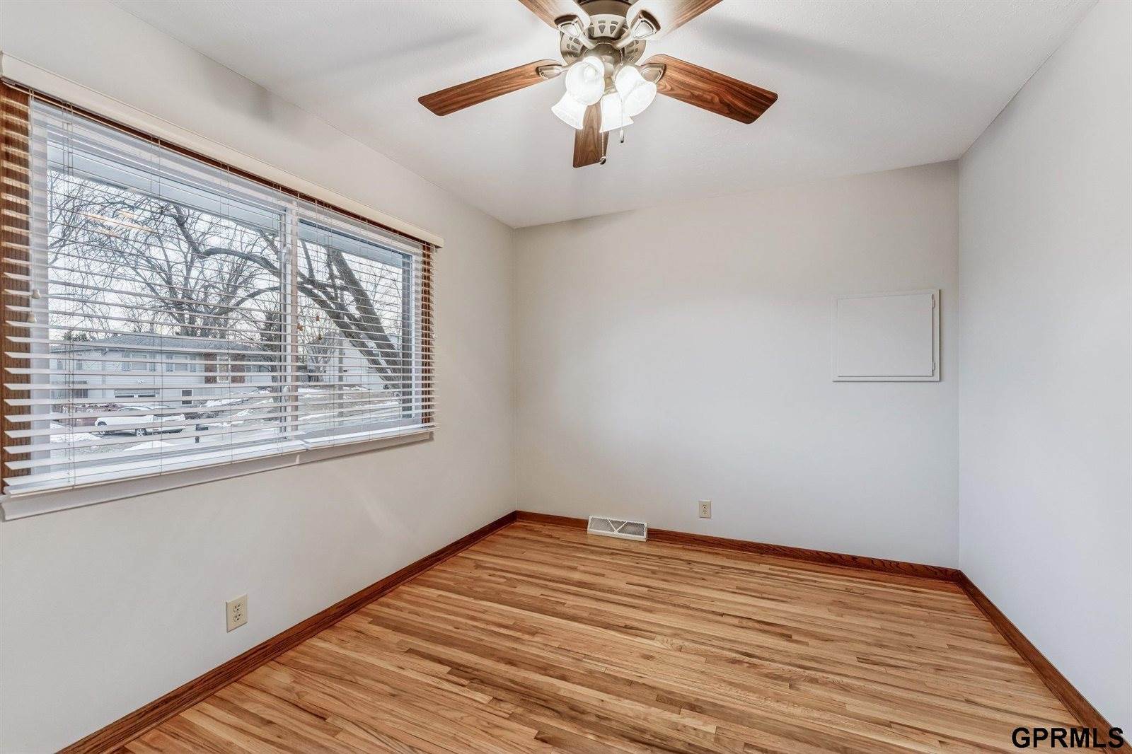 9916 Nina Street, Omaha, NE 68124