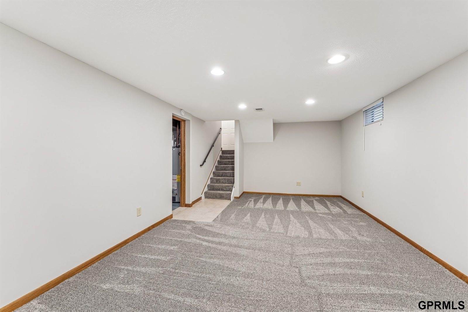 9916 Nina Street, Omaha, NE 68124