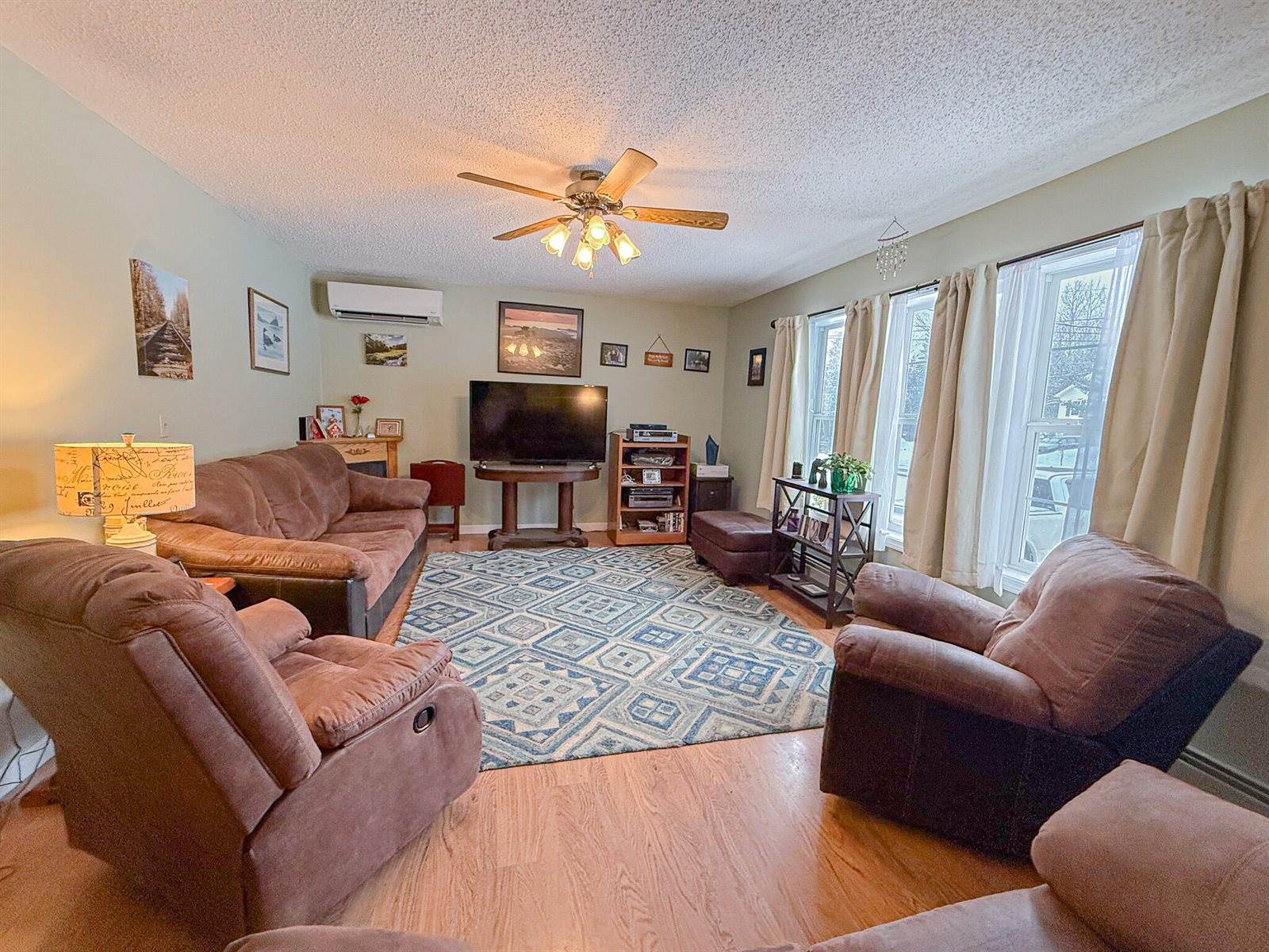 2094 Glenwood Avenue, Hermon, ME 04401