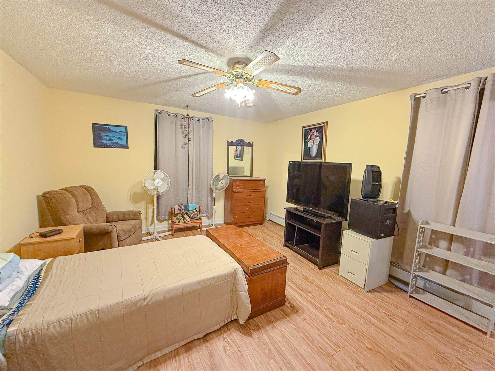 2094 Glenwood Avenue, Hermon, ME 04401