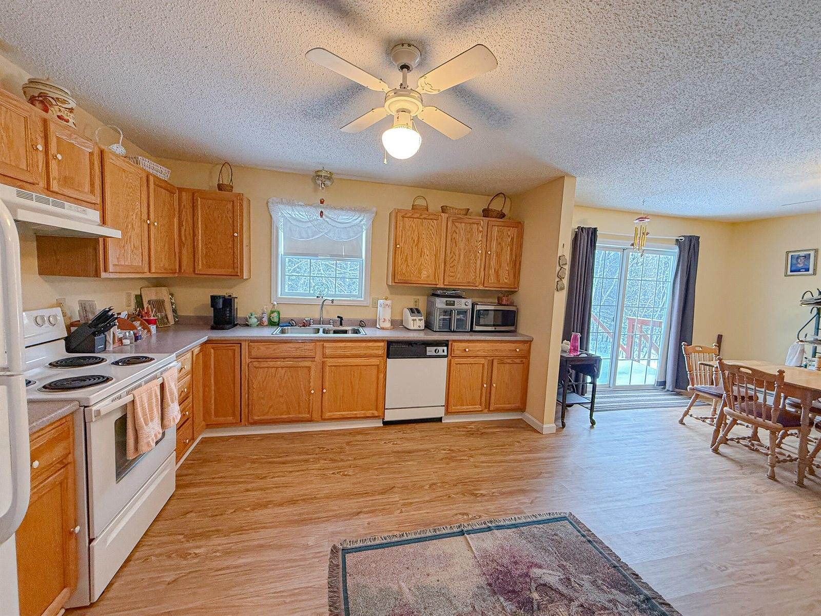 2094 Glenwood Avenue, Hermon, ME 04401