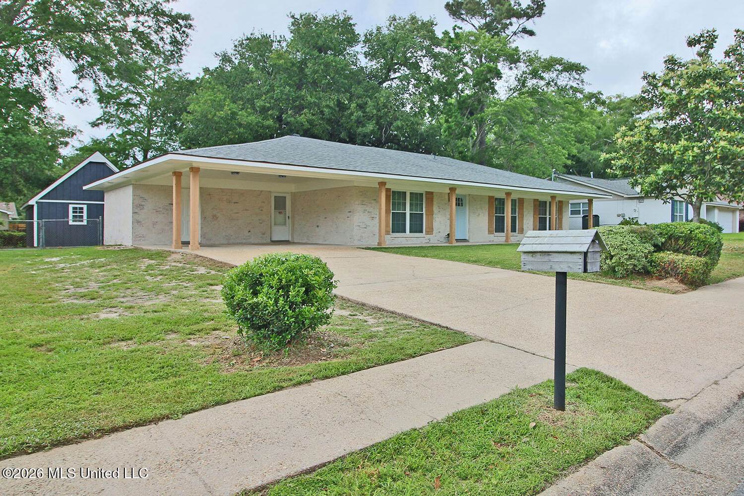 726 Sharon Hills Drive, Biloxi, MS 39532