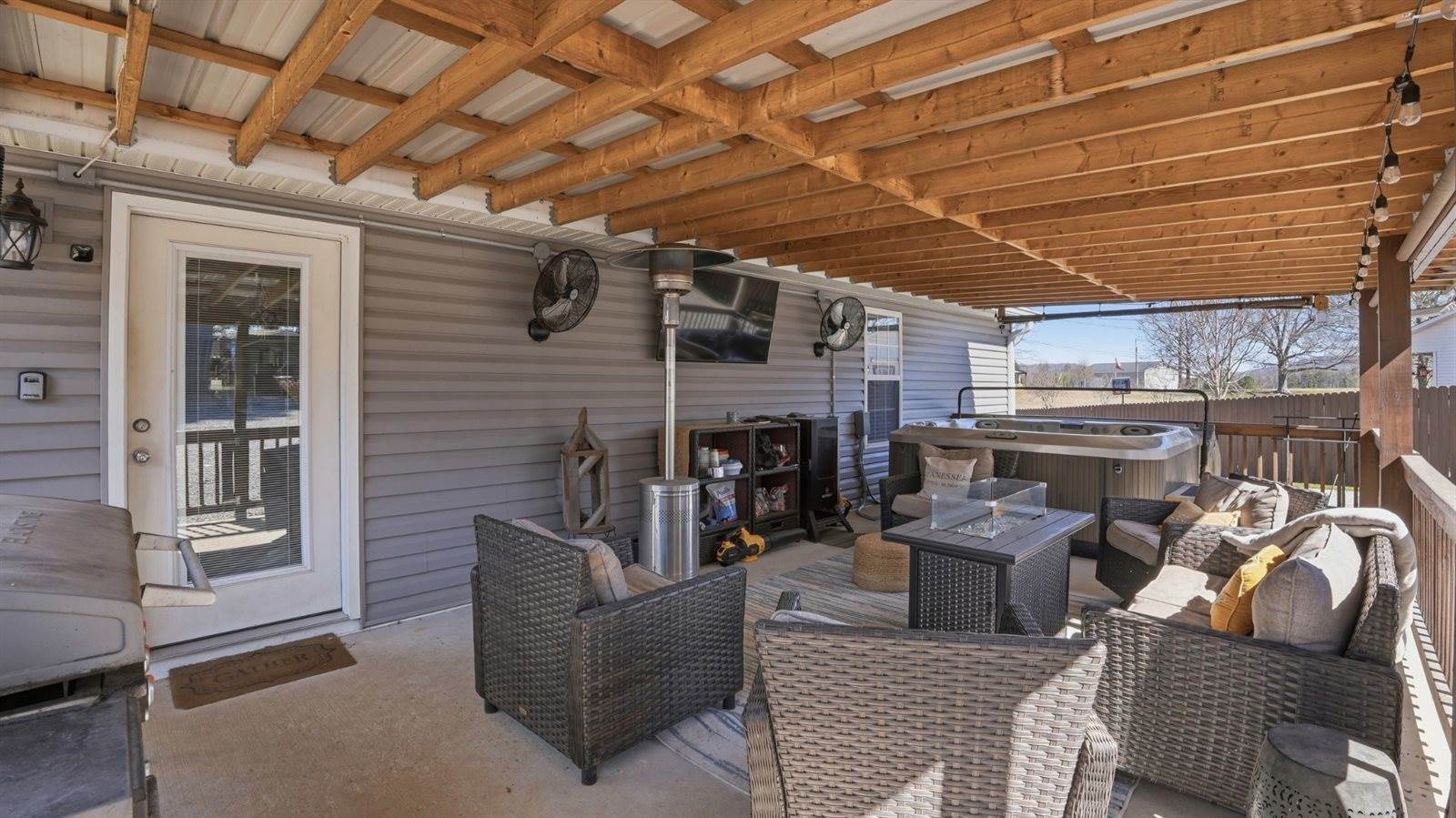 32 McGee Rd, McMinnville, TN 37110