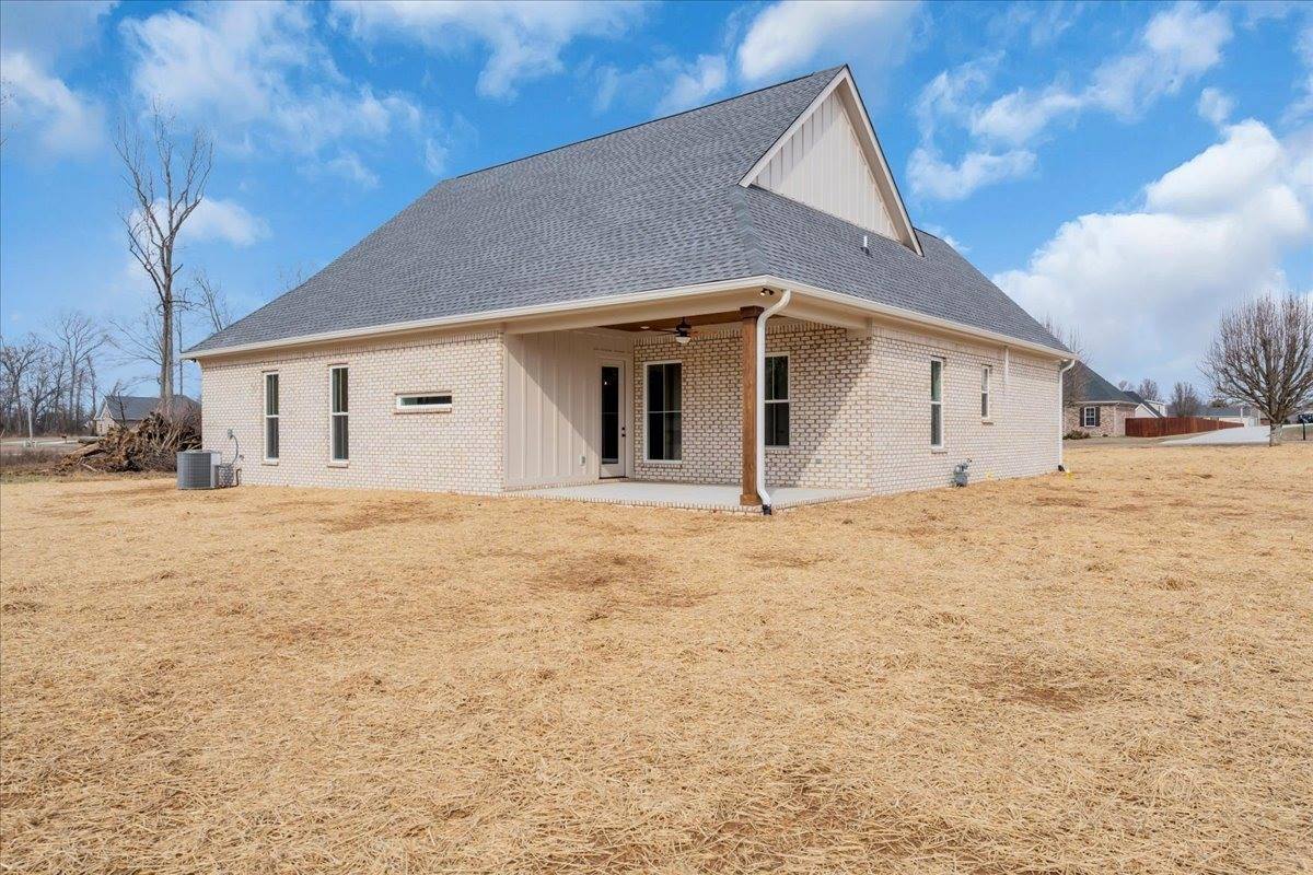 83 Hickory Grove Dr, Morrison, TN 37357