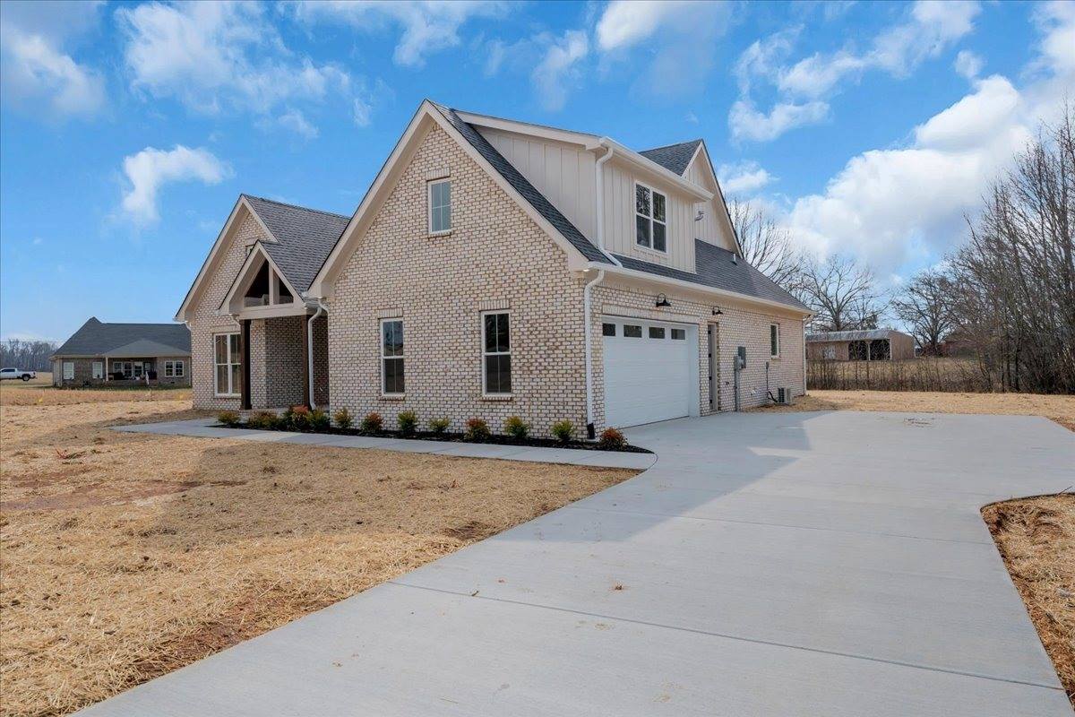 83 Hickory Grove Dr, Morrison, TN 37357