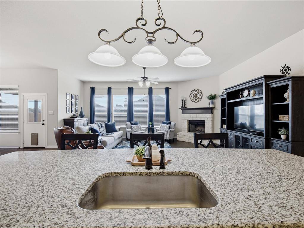 738 Larkspur Lane, Midlothian, TX 76065