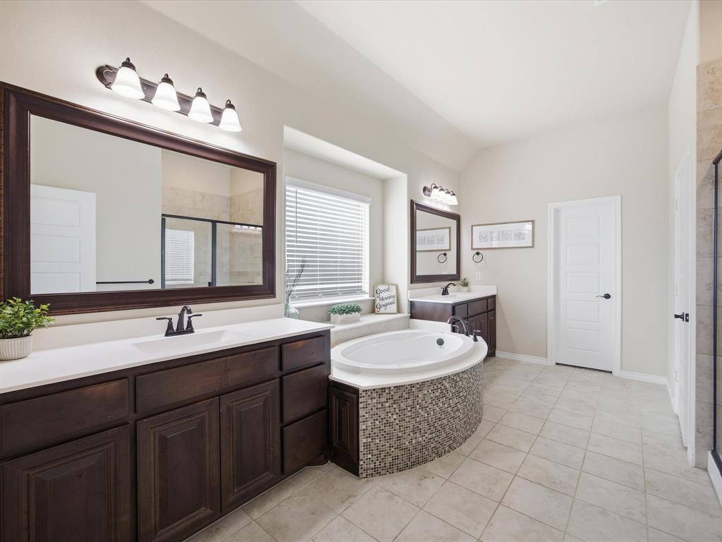 738 Larkspur Lane, Midlothian, TX 76065