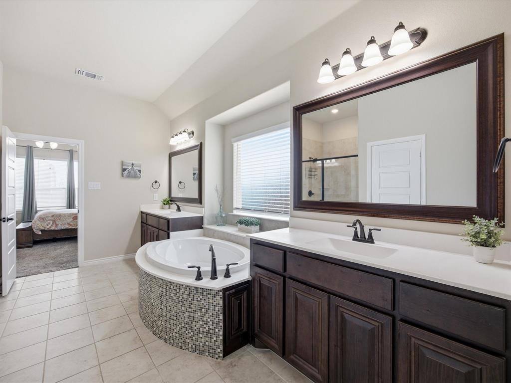 738 Larkspur Lane, Midlothian, TX 76065