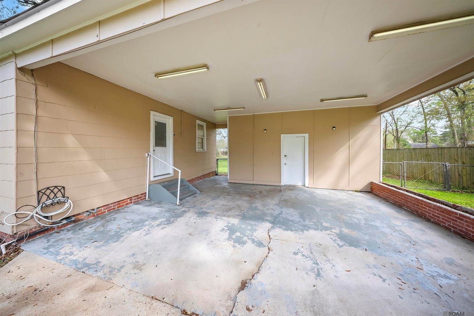 10423 Red Oak Dr, Baton Rouge, LA 70815