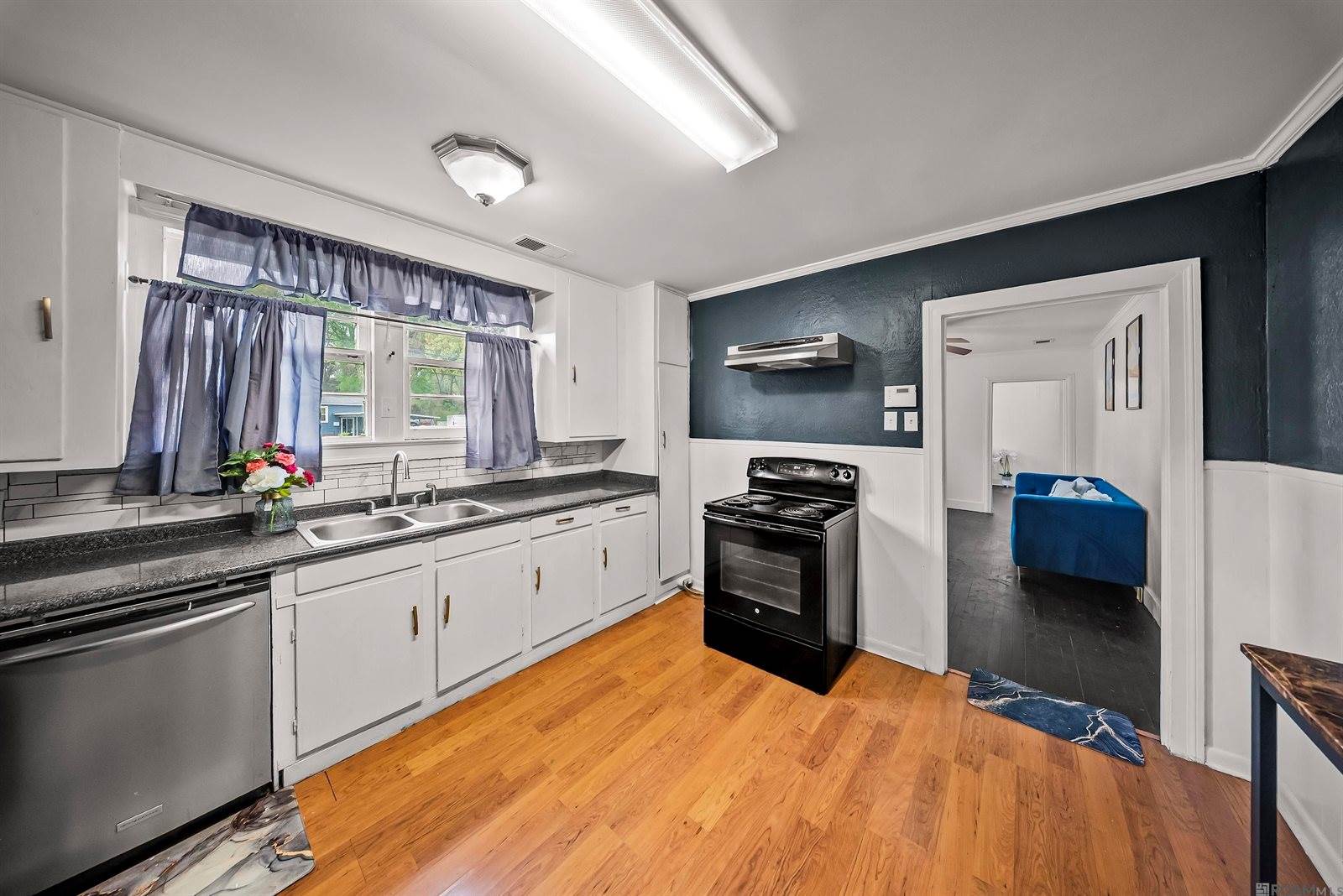 10423 Red Oak Dr, Baton Rouge, LA 70815