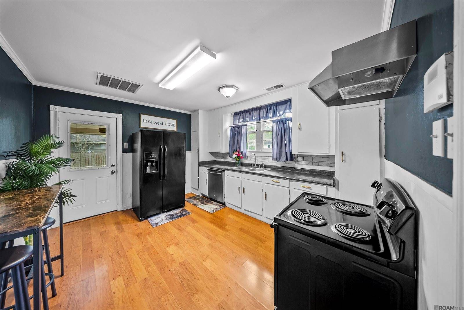 10423 Red Oak Dr, Baton Rouge, LA 70815