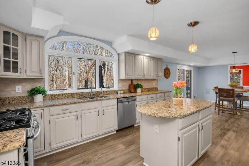 49 Heritage Ct, Randolph Township, NJ 07869