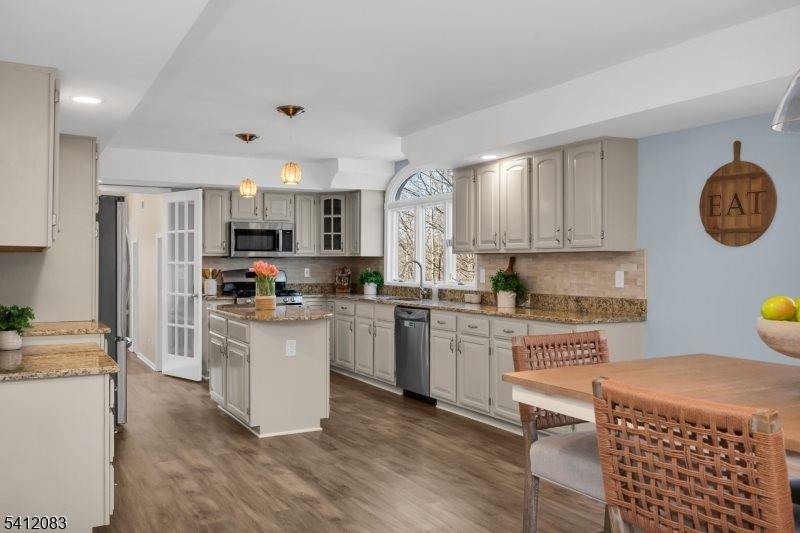 49 Heritage Ct, Randolph Township, NJ 07869