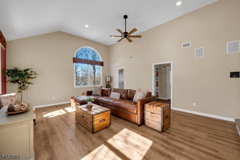 49 Heritage Ct, Randolph Township, NJ 07869