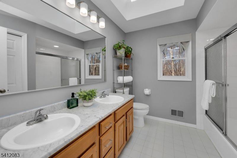 49 Heritage Ct, Randolph Township, NJ 07869