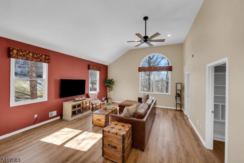 49 Heritage Ct, Randolph Township, NJ 07869