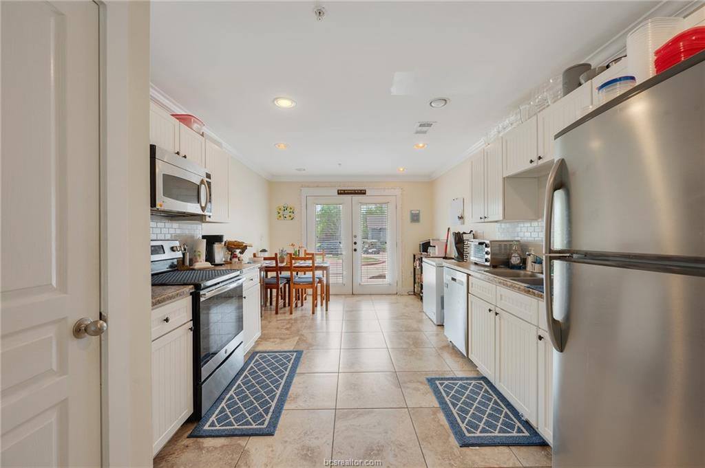 1725 Harvey Mitchell Parkway, College Station, TX 77840