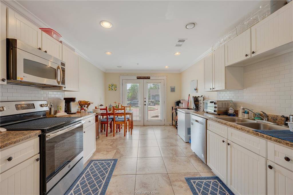 1725 Harvey Mitchell Parkway, College Station, TX 77840