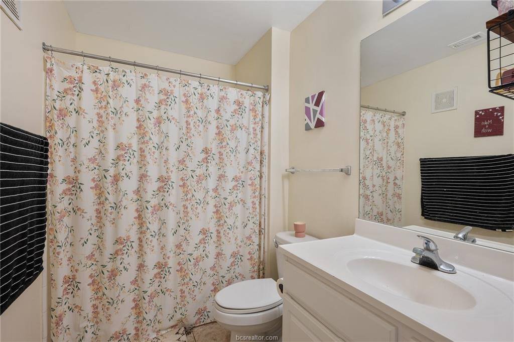 1725 Harvey Mitchell Parkway, College Station, TX 77840