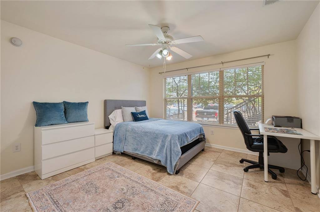 1725 Harvey Mitchell Parkway, College Station, TX 77840