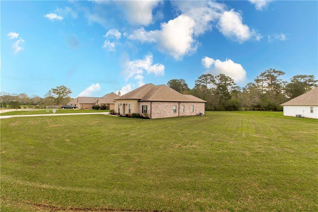 18382 Red Wolf Trail, Loranger, LA 70446