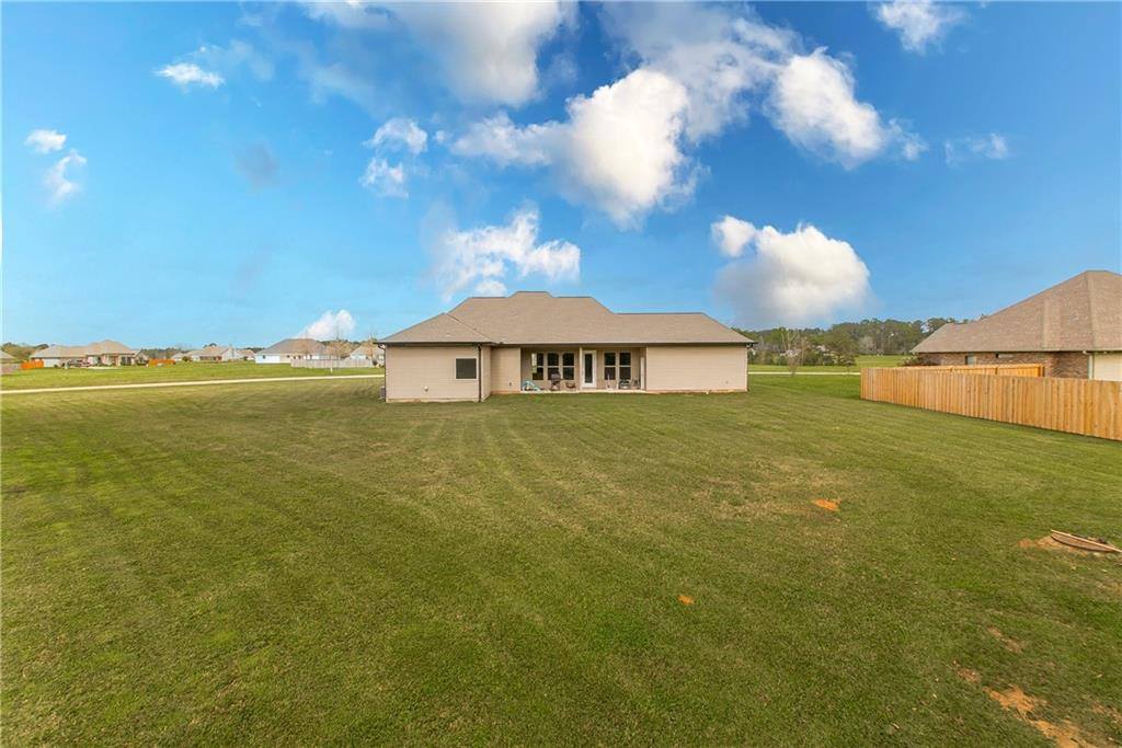 18382 Red Wolf Trail, Loranger, LA 70446