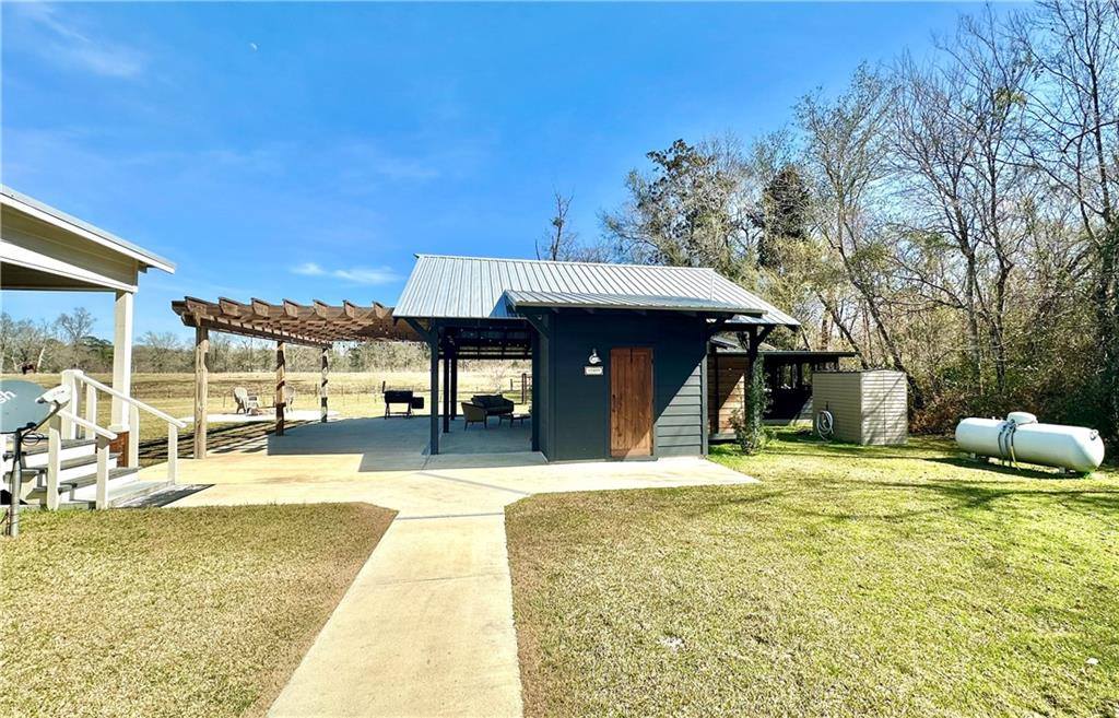 29748 Clinton Threeton Drive, Albany, LA 70711