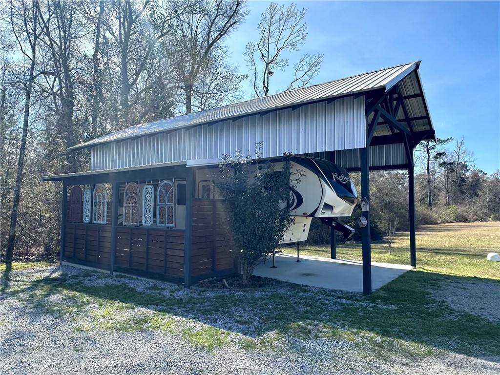 29748 Clinton Threeton Drive, Albany, LA 70711