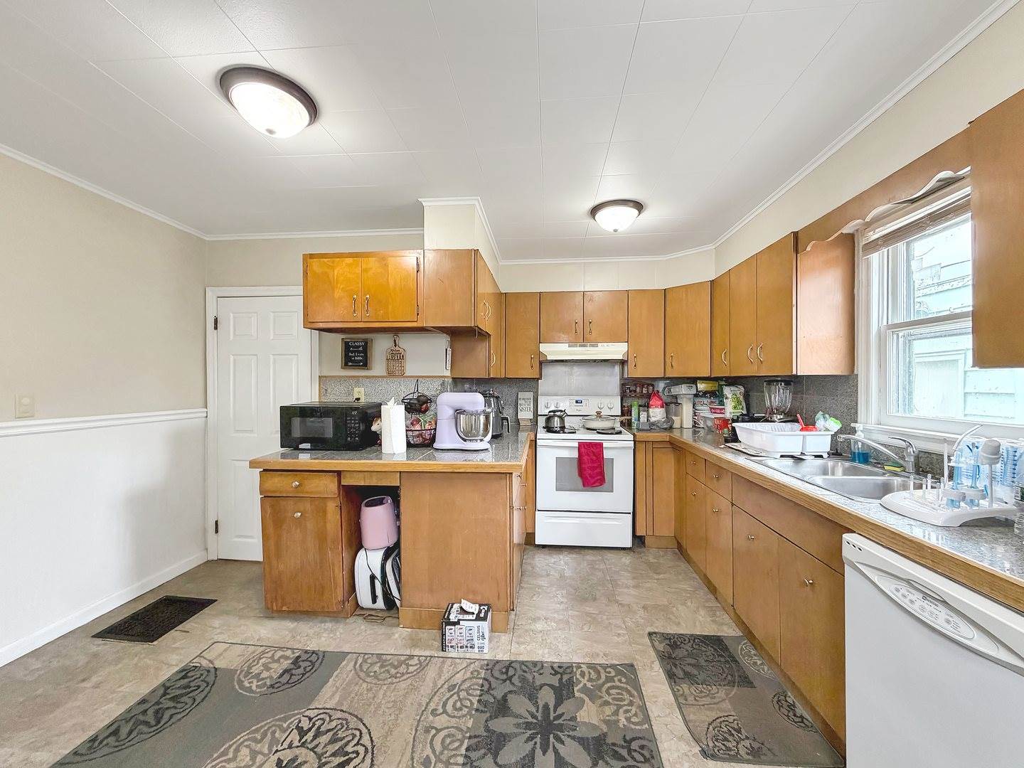 1607 South Highland Avenue, Freeport, IL 61032